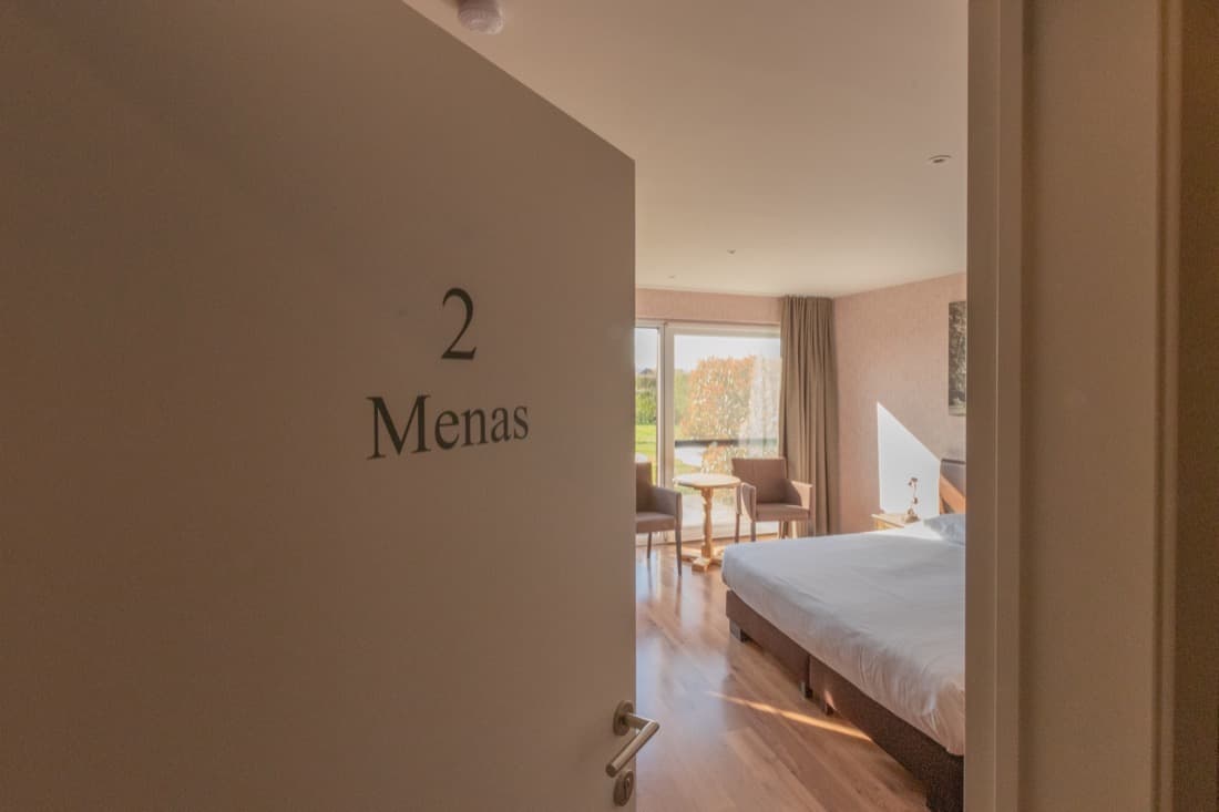 Menas foto